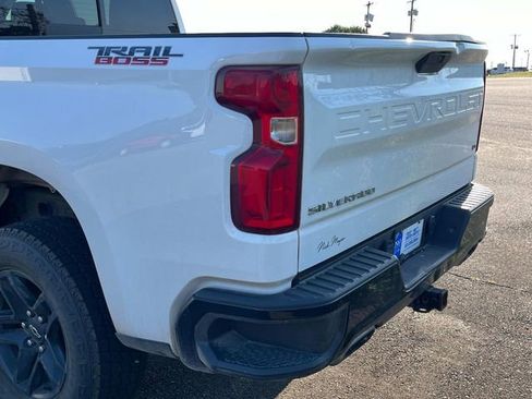 Used 2021 Chevrolet Silverado 1500 LT Trail Boss w/ Convenience Package II AWD/4WD image 5
