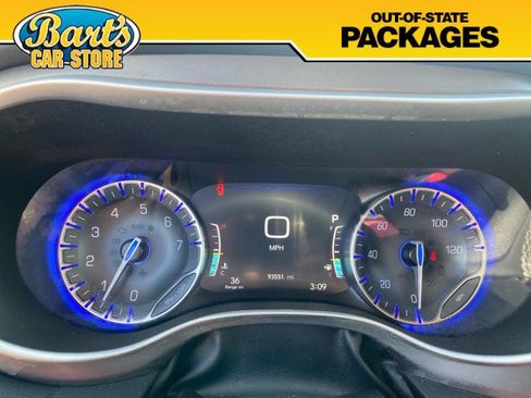 Used 2022 Chrysler Pacifica Touring-L FWD image 33