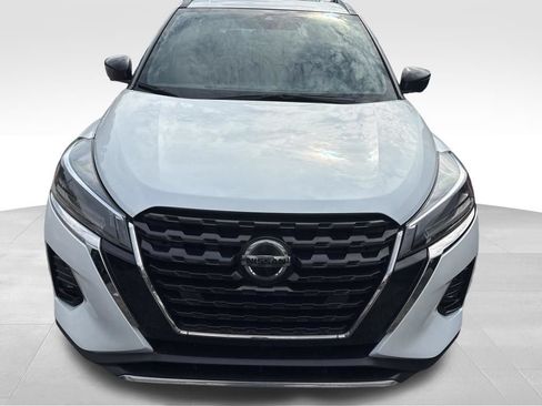 Certified 2021 Nissan Kicks SR FWD image 2