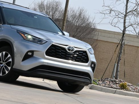 Used 2020 Toyota Highlander XLE image 5