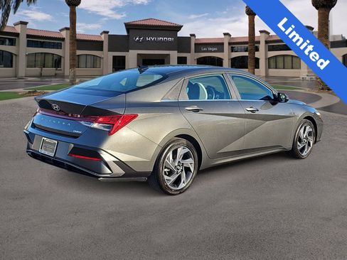 Used 2025 Hyundai Elantra Limited image 8