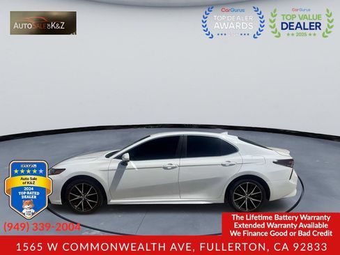 Used 2021 Toyota Camry SE FWD image 2