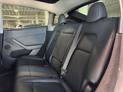 Used 2023 Tesla Model Y Long Range AWD/4WD image 29