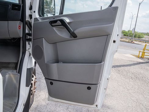 Used 2010 Mercedes-Benz Sprinter 3500 image 13