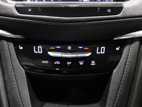 Certified 2023 Cadillac XT6 Luxury FWD image 19