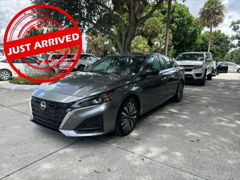 Used 2025 Nissan Altima 2.5 SV FWD image 1