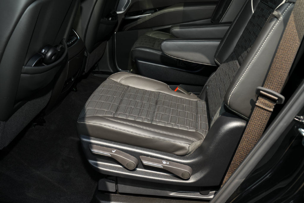 Used 2026 Cadillac Escalade V AWD/4WD image 33