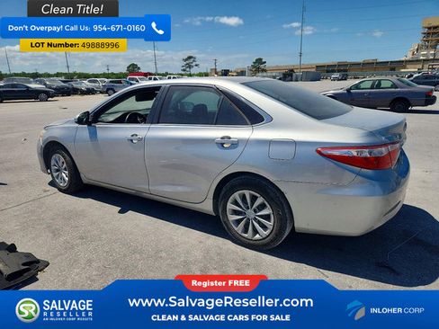 Used 2016 Toyota Camry LE image 3