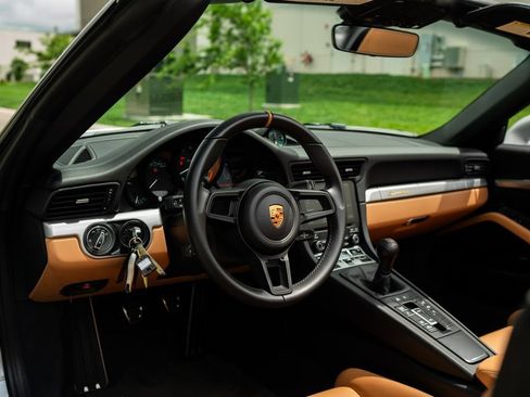 Used 2019 Porsche 911 Speedster RWD image 13