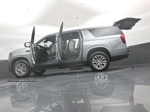 Used 2025 GMC Yukon XL Denali AWD/4WD image 58