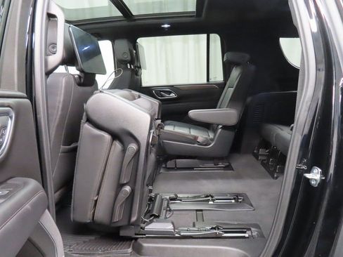 Used 2024 Chevrolet Suburban High Country image 55