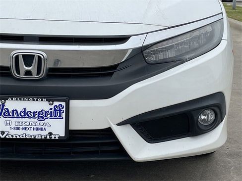 Used 2018 Honda Civic Touring image 8