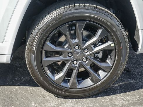 New 2026 Jeep Grand Cherokee L Limited image 10