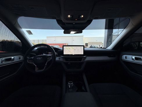 Used 2025 Ford Explorer Active image 8
