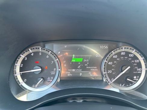 Used 2022 Toyota Highlander XLE AWD/4WD image 14