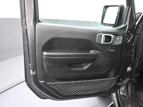 Used 2021 Jeep Gladiator Rubicon image 16