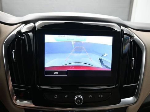 Used 2023 Chevrolet Traverse LT FWD image 20