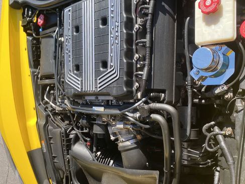 Used 2018 Chevrolet Corvette Z06 RWD image 11