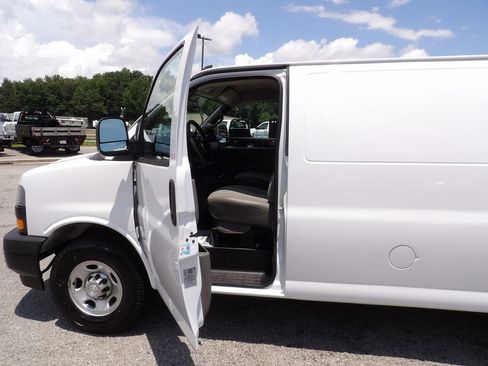 Used 2021 Chevrolet Express 2500 image 13