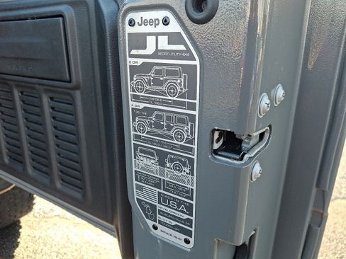 Used 2022 Jeep Wrangler Unlimited Rubicon w/ Xtreme Recon 35" Tire Package image 28