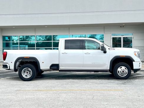 Used 2023 GMC Sierra 3500 Denali w/ Denali Ultimate Package image 3