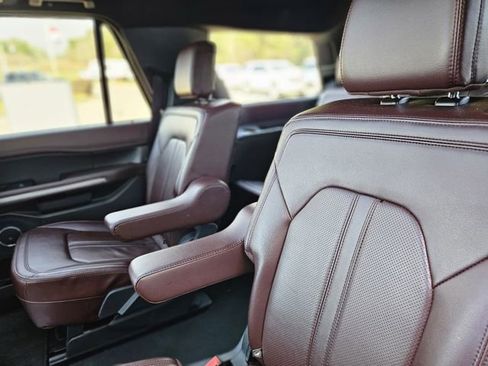 Used 2024 Ford Expedition Limited image 28