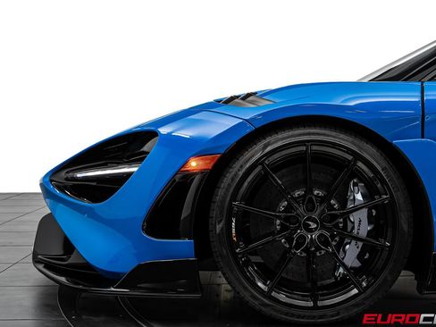 Used 2022 McLaren 765LT RWD image 18