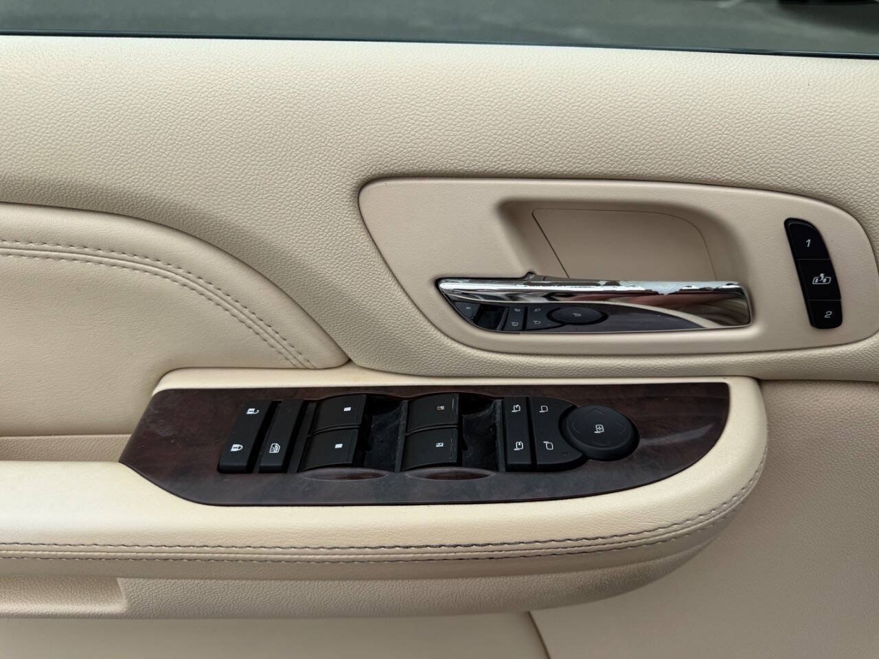 Used 2008 Cadillac Escalade AWD image 9