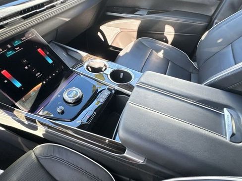 Certified 2025 Cadillac Escalade Premium Luxury image 20