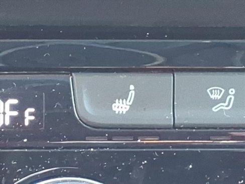 Certified 2024 Volkswagen Taos SE image 15