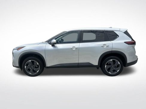 Used 2025 Nissan Rogue SV FWD image 2
