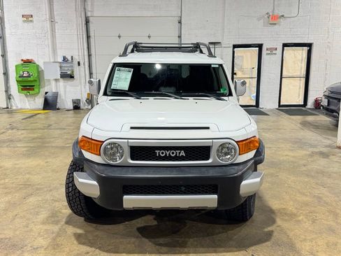 Used 2011 Toyota FJ Cruiser 2WD w/ Upgrade Pkg image 5