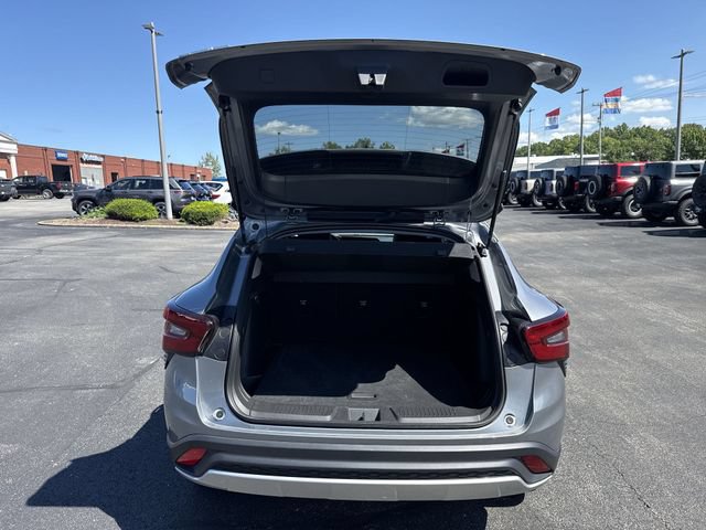 Used 2025 Chevrolet Trax LT w/ LT Convenience Package FWD image 21