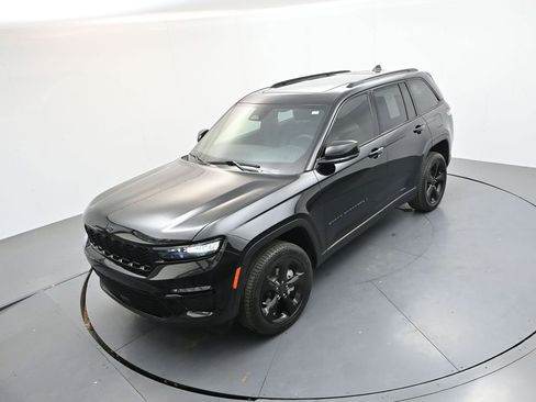 Used 2025 Jeep Grand Cherokee Limited w/ Black Appearance Package AWD/4WD image 24