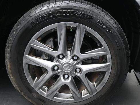 Used 2015 Lexus LX 570 4WD image 30