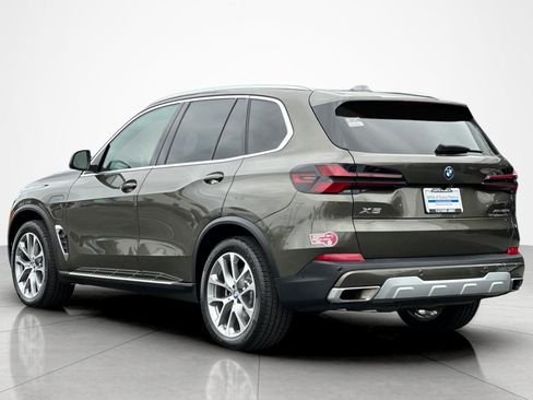 Used 2024 BMW X5 xDrive50e w/ Parking Assistance Package AWD/4WD image 3