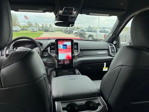 New 2026 RAM 2500 Laramie AWD/4WD image 32