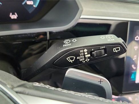 Used 2024 Audi Q8 e-tron Premium image 41