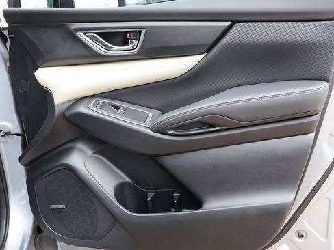 Used 2022 Subaru Ascent Limited w/ Technology Package image 9