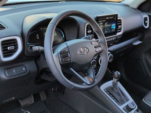 New 2025 Hyundai Venue Limited image 10