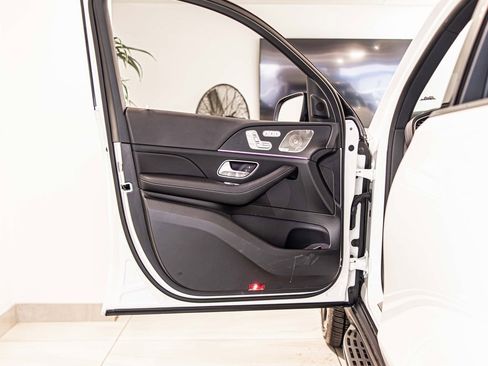 Used 2025 Mercedes-Benz GLS 450 4MATIC image 33