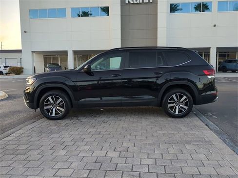 Certified 2022 Volkswagen Atlas SE image 6