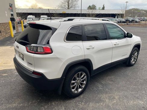 Used 2019 Jeep Cherokee Latitude Plus w/ Cold Weather Group AWD/4WD image 4