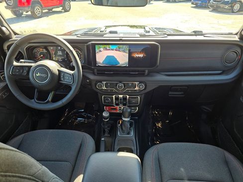 Certified 2026 Jeep Wrangler Unlimited Rubicon image 35