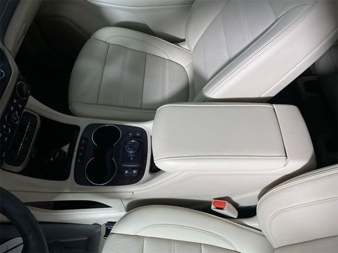 Used 2023 GMC Acadia Denali w/ Denali Technology Package image 20