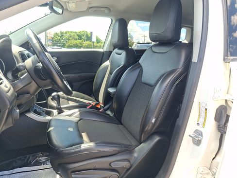 Used 2020 Jeep Compass Latitude w/ Cold Weather Group AWD/4WD image 13