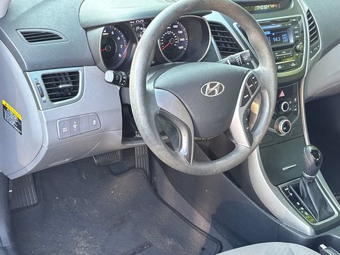 Used 2015 Hyundai Elantra SE FWD image 5