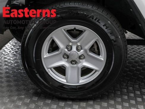 Used 2023 Jeep Gladiator Sport image 32