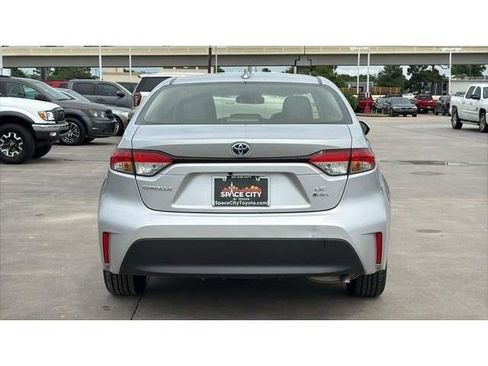 Certified 2025 Toyota Corolla LE FWD image 5