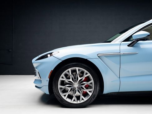 Used 2023 Aston Martin DBX image 17